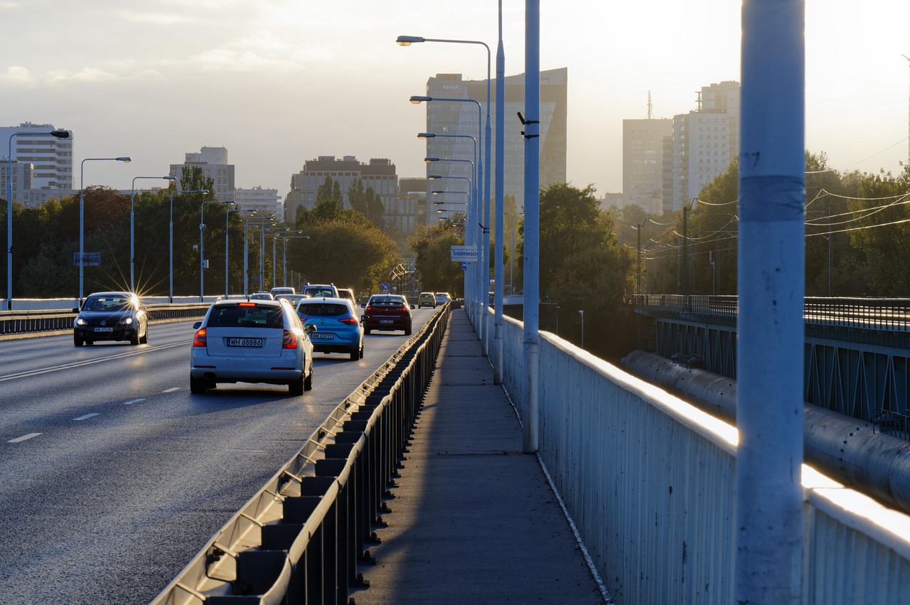 Najciekawsze projekty organizacji ruchu wdrożone w Warszawie